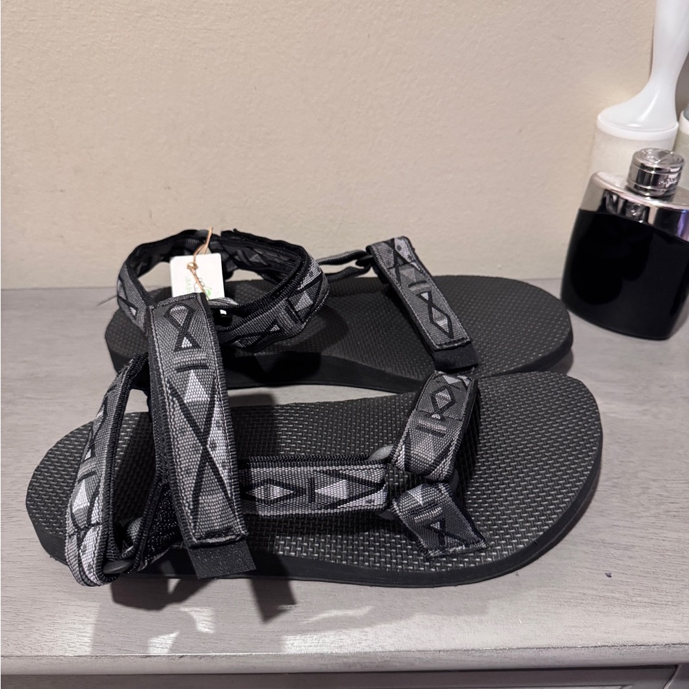 Teva Dark Gray Sandals With Patterned Straps - image 8